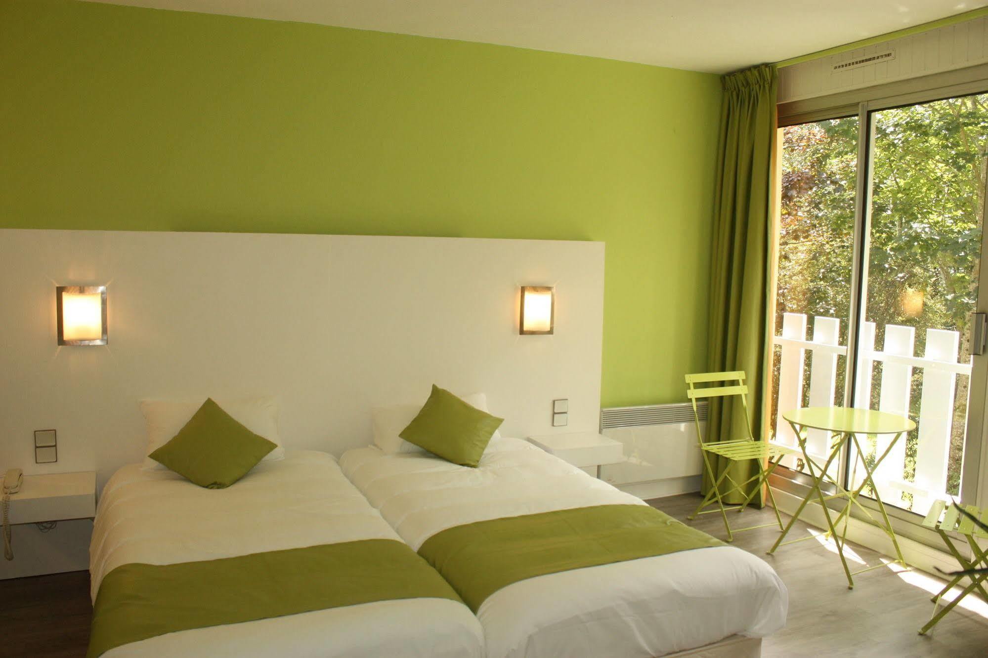 Latitude Ouest Hotel Restaurant & Spa Locronan Exterior foto